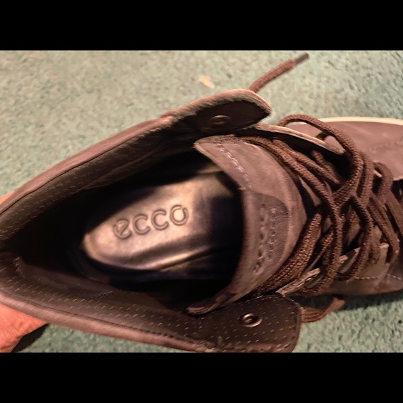 ECCO Leather Lace-Up High Top Sneaker.  Like New - Picture 9 of 9